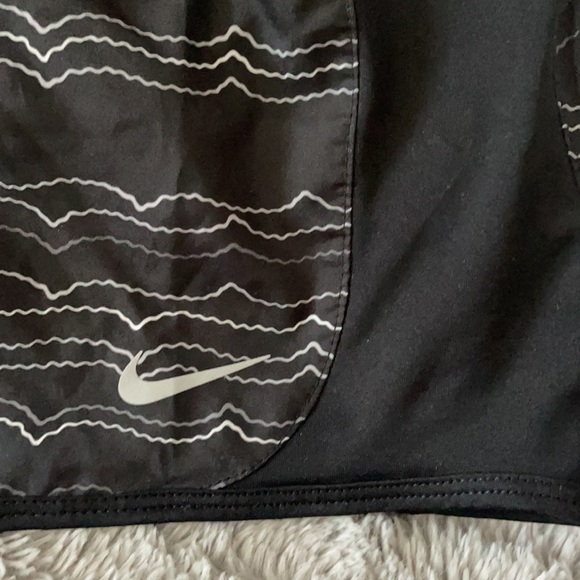 Nike Dri-Fit Lined Athletic Workout Shorts - Women’s M - Picture 3 of 4